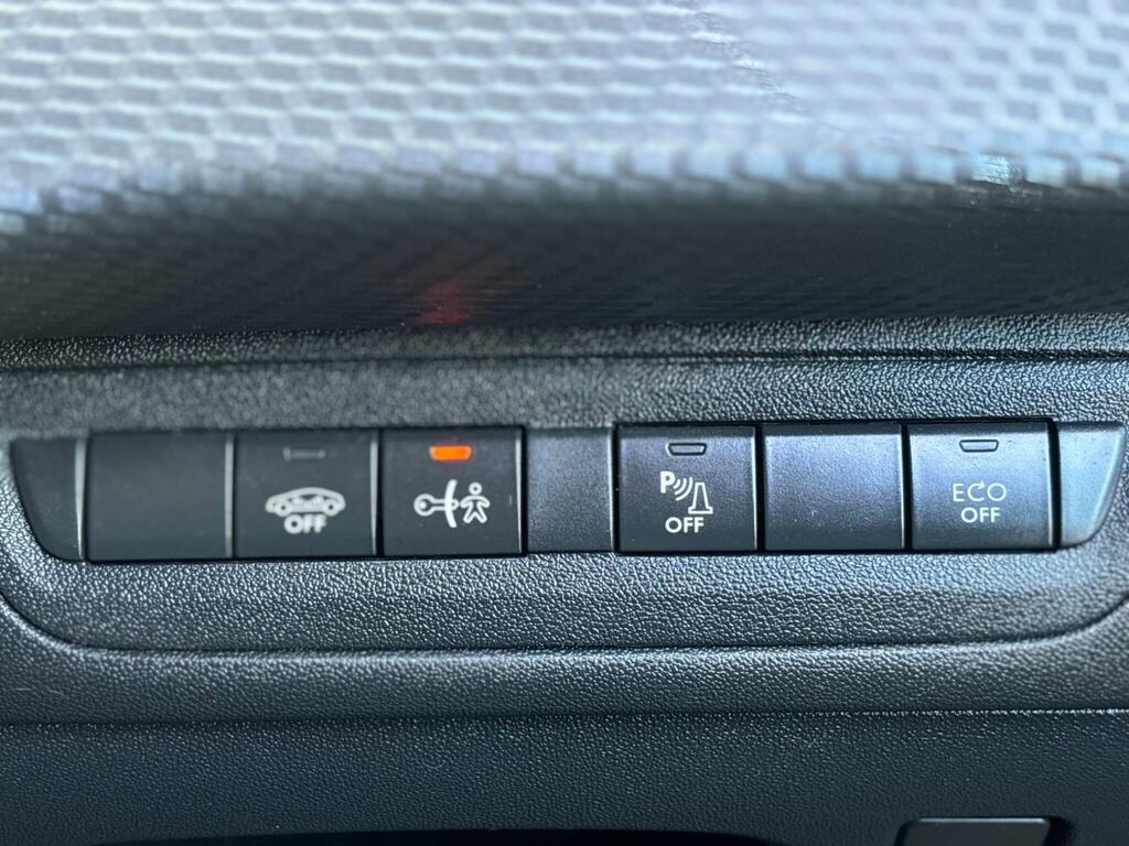 Peugeot 2008 Active Black #18