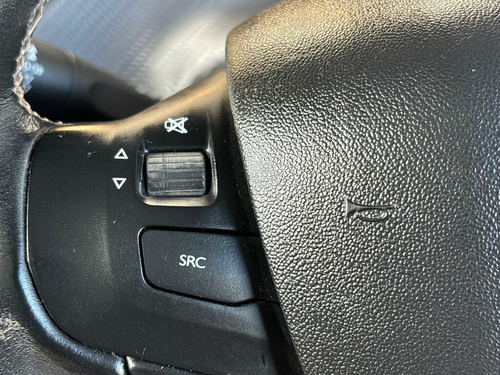Peugeot 2008 Active Black #19