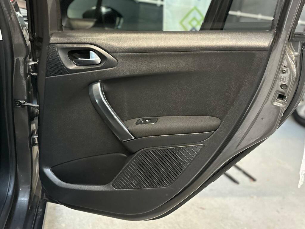 Peugeot 2008 Active Black #25