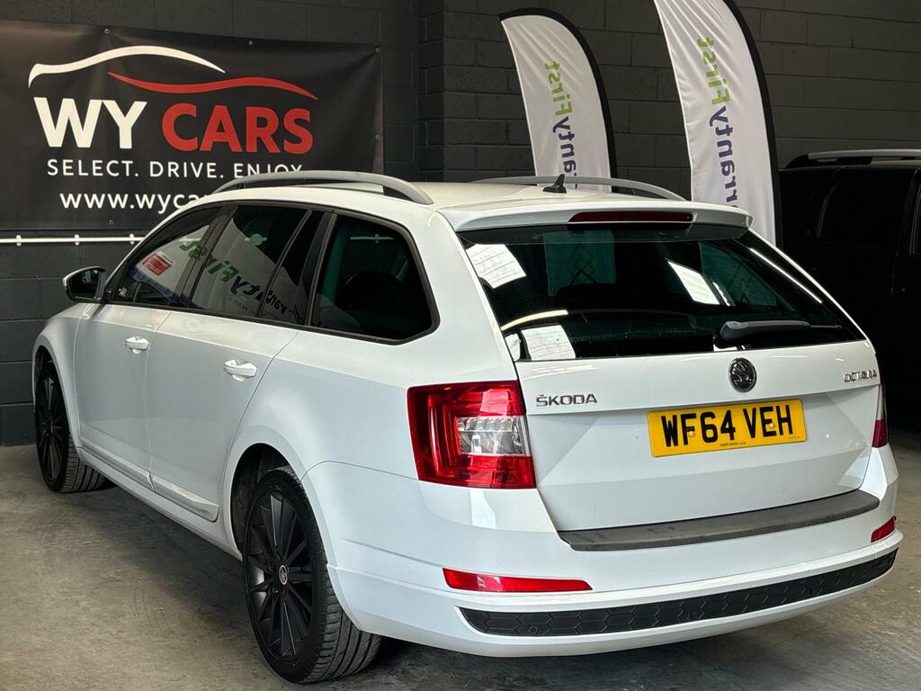 Skoda Octavia Black Edition White #4
