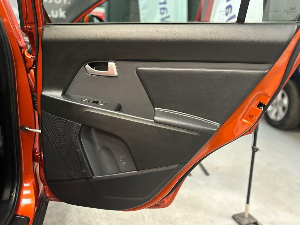 Kia Sportage 2.0 Crdi Kx-3 White #26