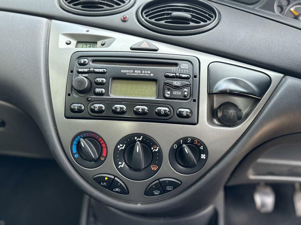 Ford Focus 1.6 Ghia Black #9
