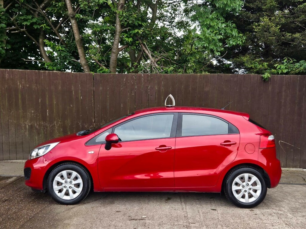 Kia RIO Hatchback Red #5