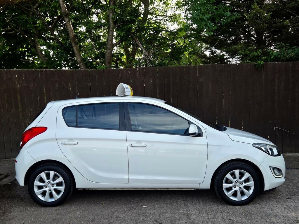 Hyundai I20 Hatchback 1.2 Classic Euro 5 201212 White #6