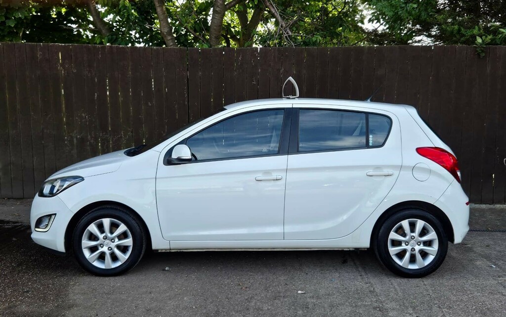 Hyundai I20 Hatchback 1.2 Classic Euro 5 201212 White #4