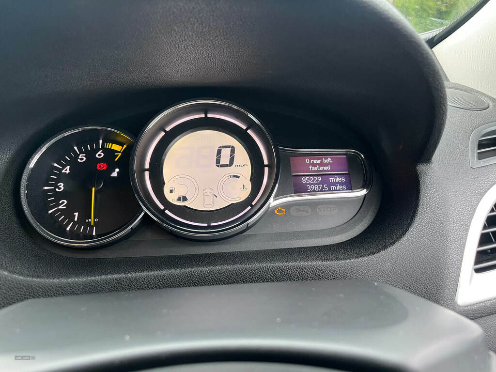 Renault Megane 1.6 16V 110 Dynamique Tomtom Brown #3