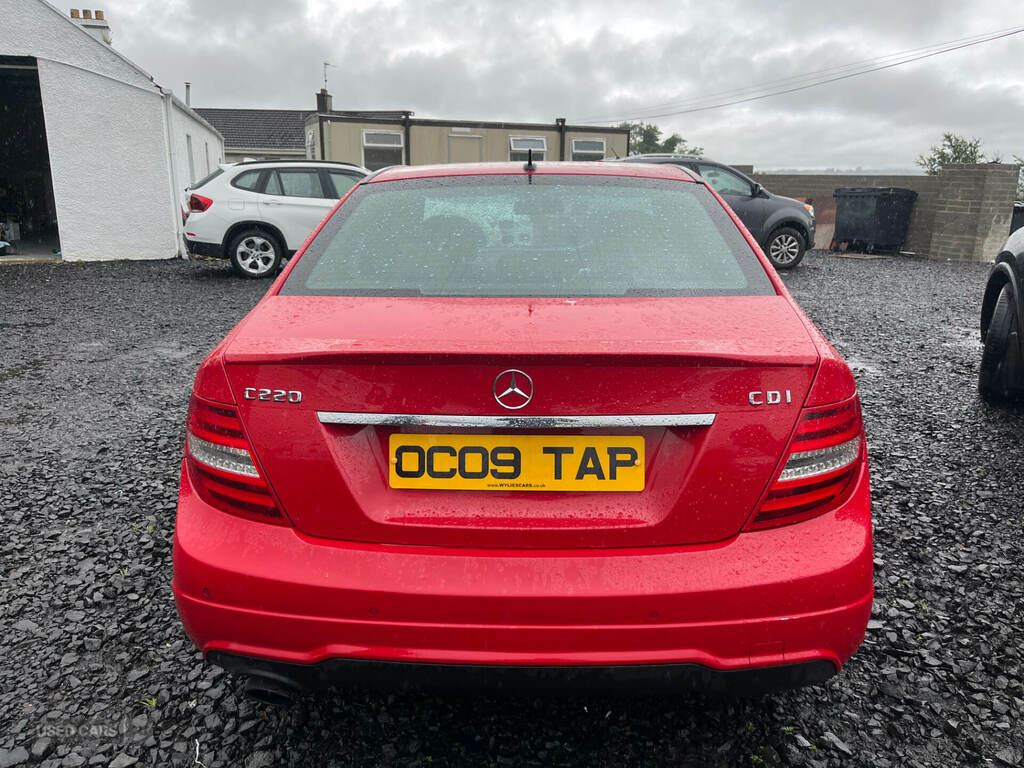 Mercedes-Benz C Class C220 Cdi Blueefficiency Amg Sport Red #4