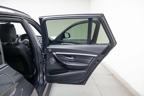 BMW 3 Series 320I M Sport Step #16