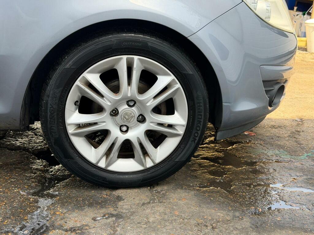 Vauxhall Corsa 1.4 I 16V Sxi Black #17