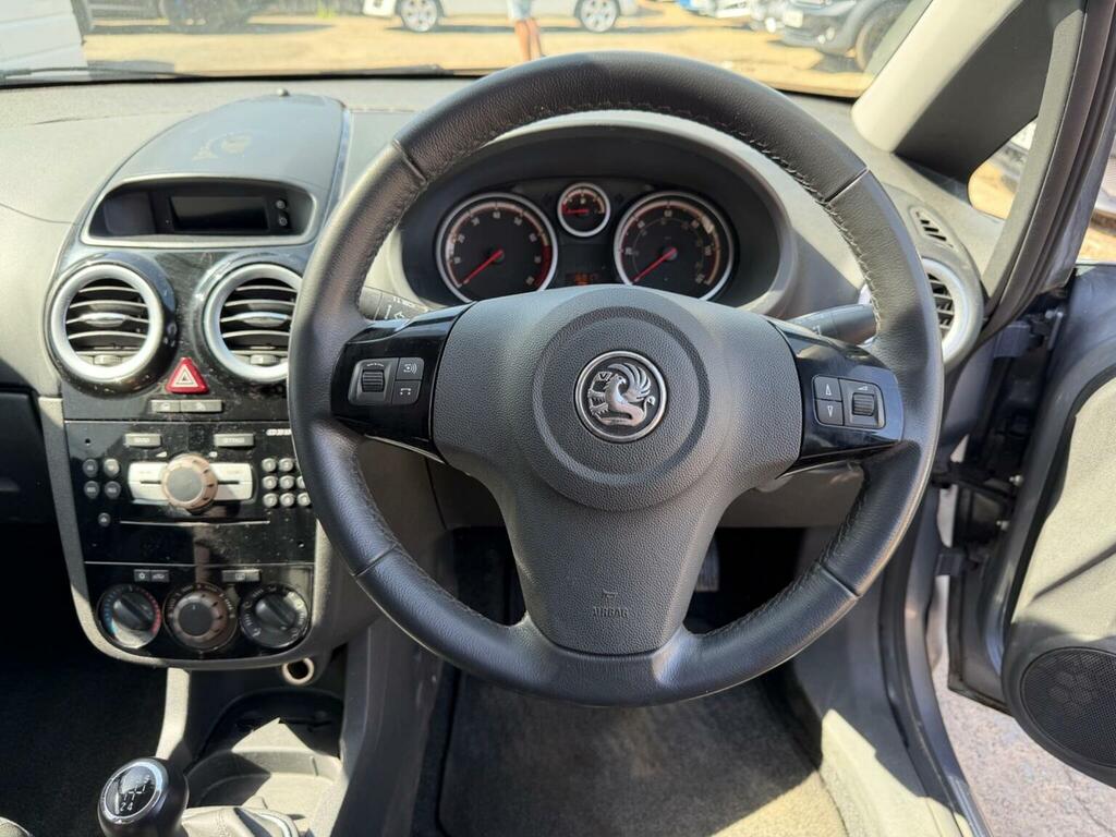Vauxhall Corsa 1.4 I 16V Sxi Black #18
