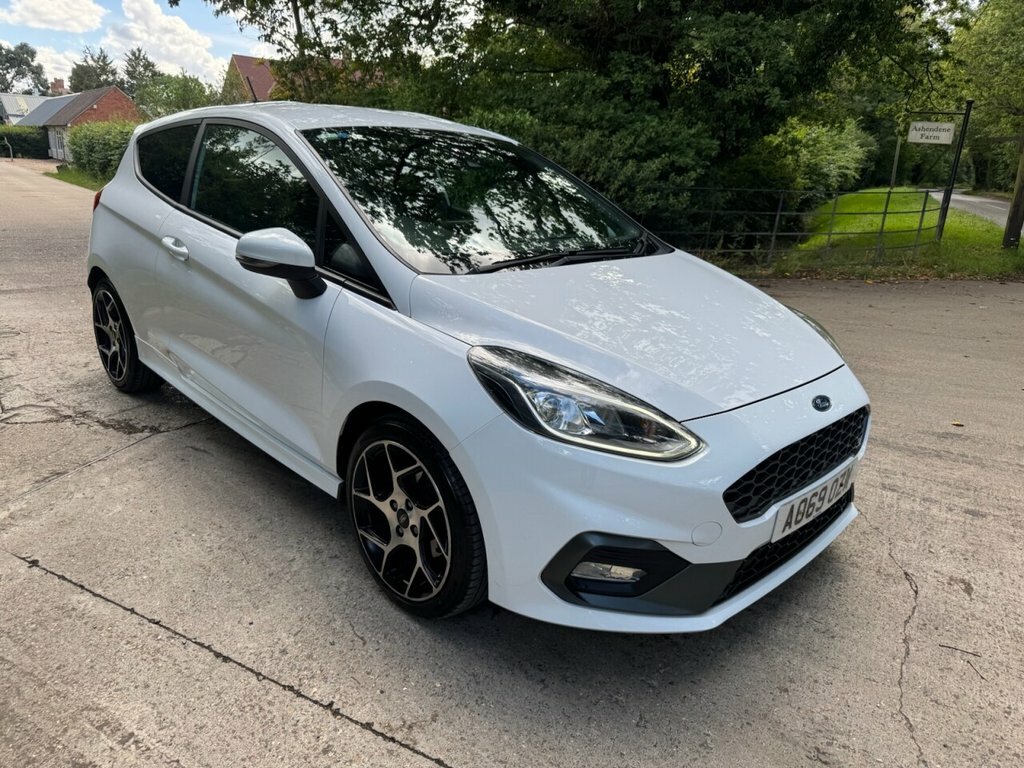 Ford Fiesta 1.5L St-2 White
