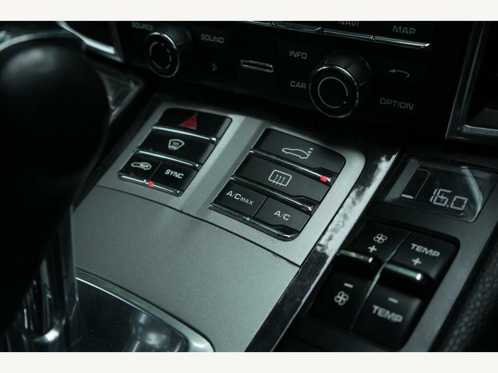 Porsche Panamera Hatchback White #32