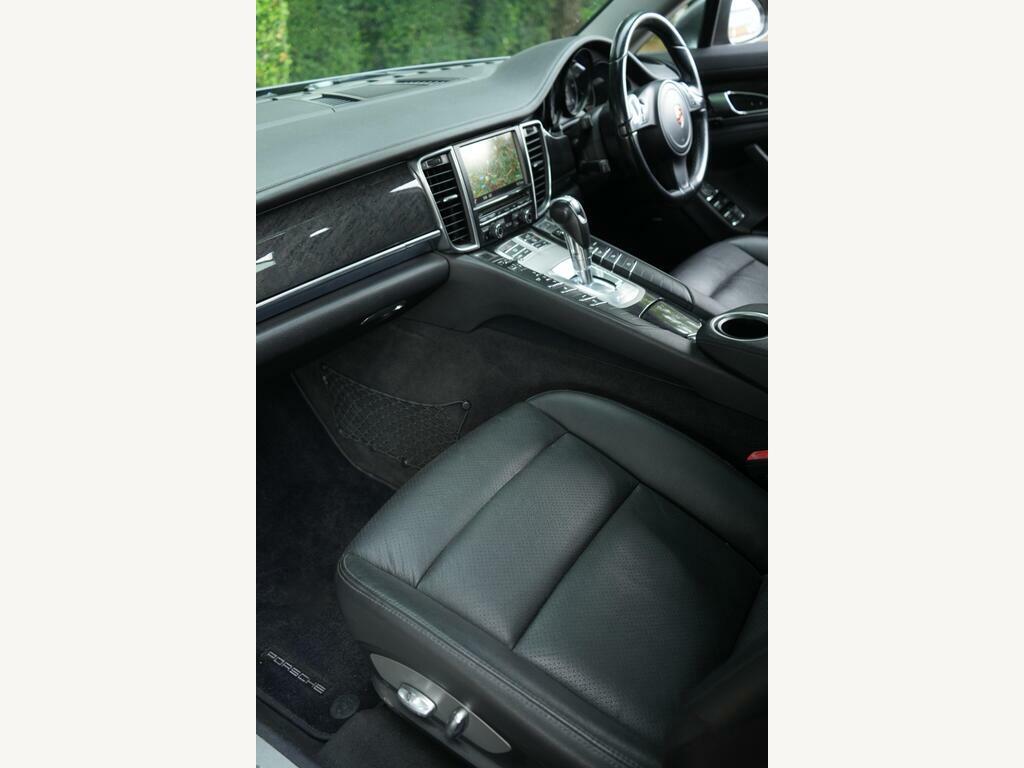 Porsche Panamera Hatchback White #28