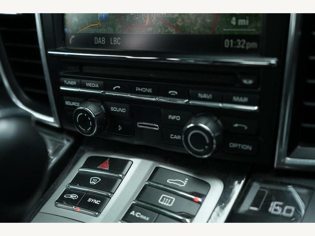 Porsche Panamera Hatchback White #31