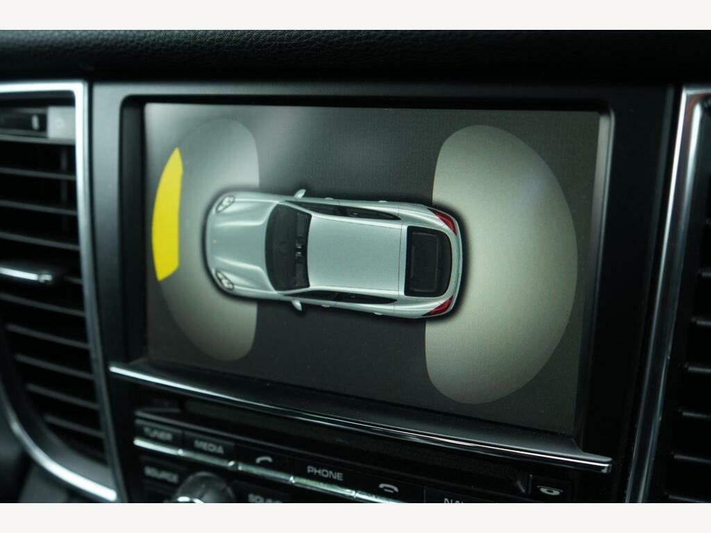Porsche Panamera Hatchback White #42