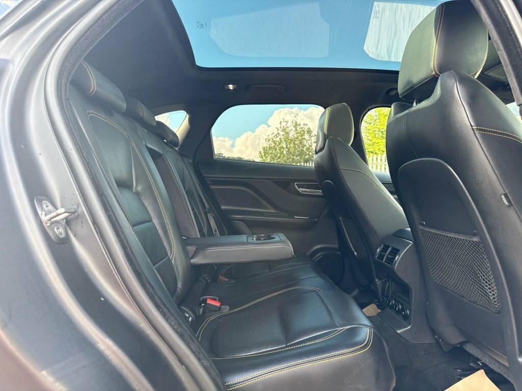 Jaguar F-Pace 2L 300 Sport Black #6