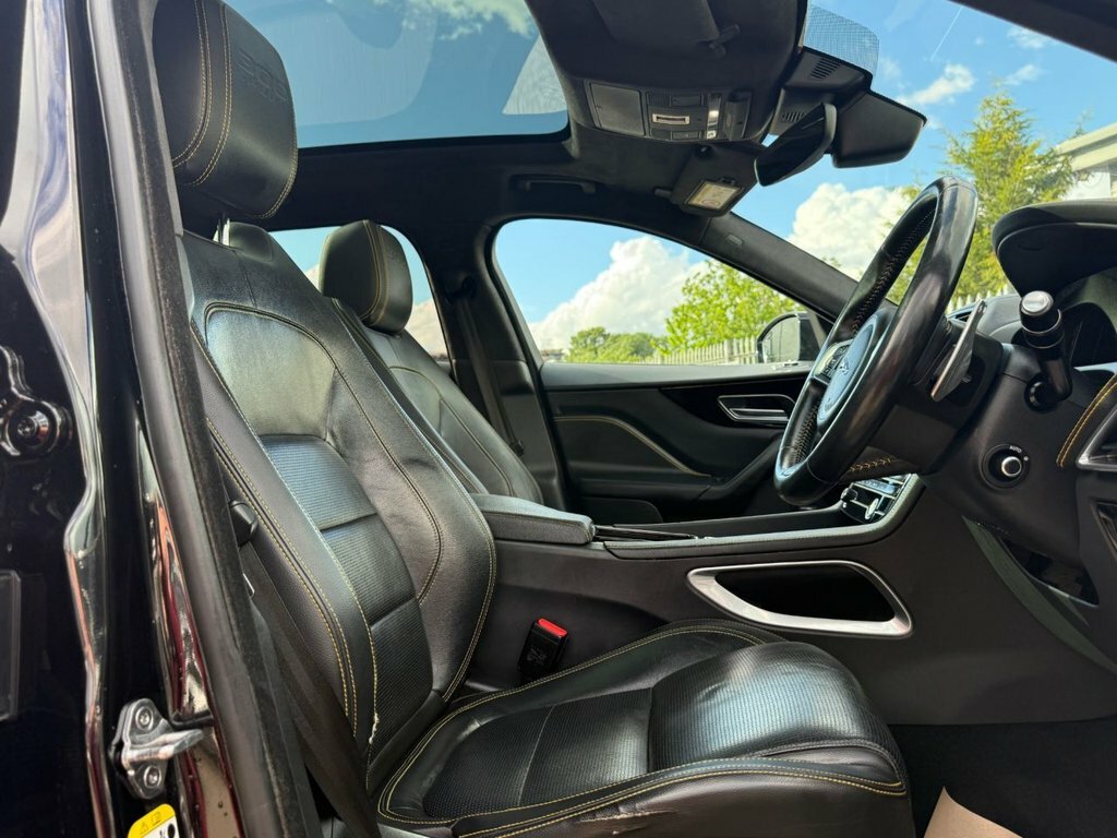 Jaguar F-Pace 2L 300 Sport Black #4