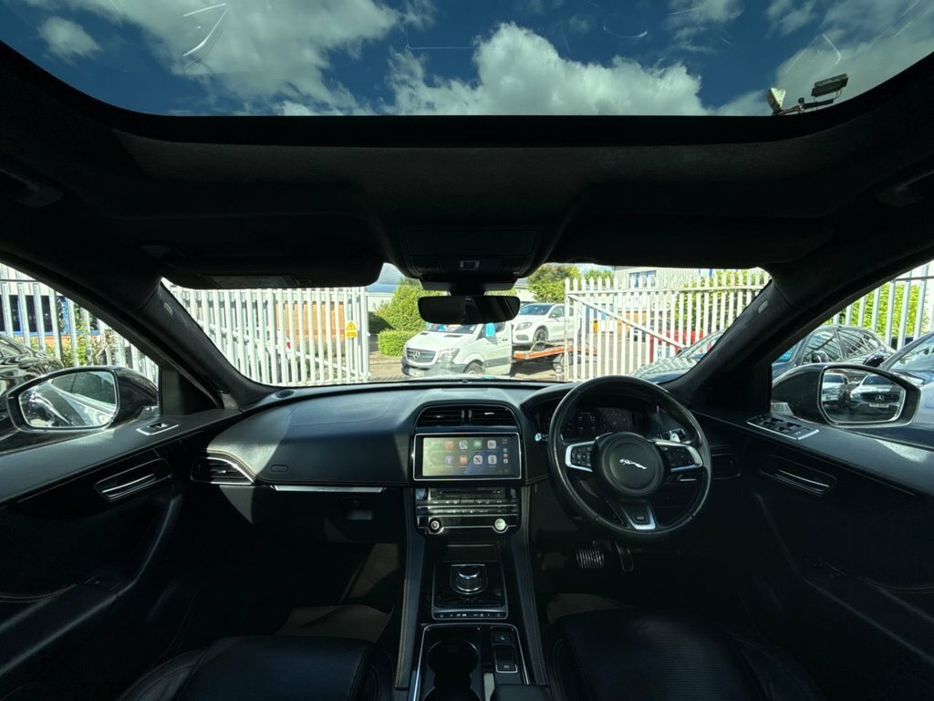 Jaguar F-Pace 2L 300 Sport Black #2