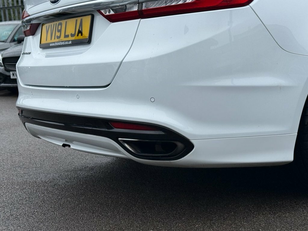 Ford Mondeo Hatchback White #33