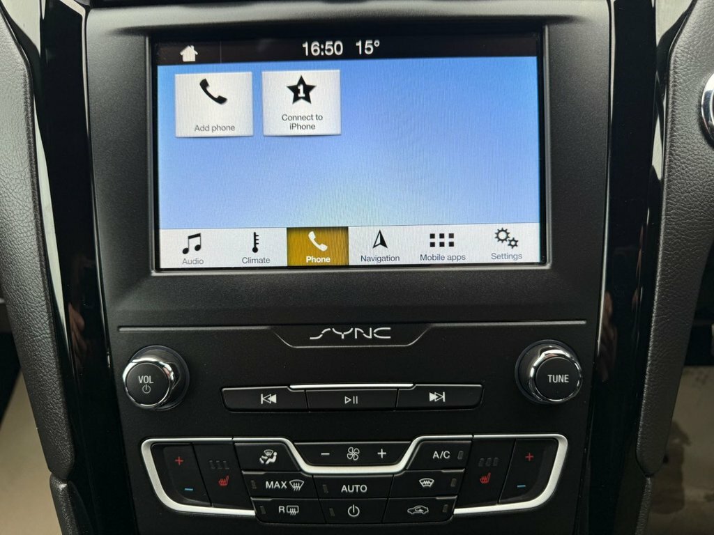 Ford Mondeo Hatchback White #60