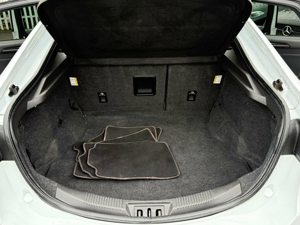 Ford Mondeo Hatchback White #22