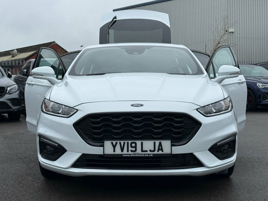Ford Mondeo Hatchback White #12