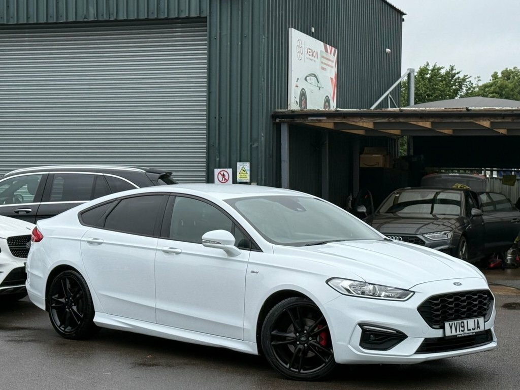 Ford Mondeo Hatchback White #16