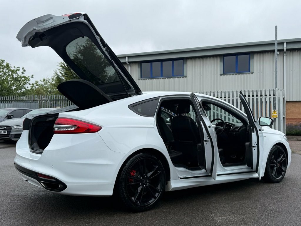 Ford Mondeo Hatchback White #10