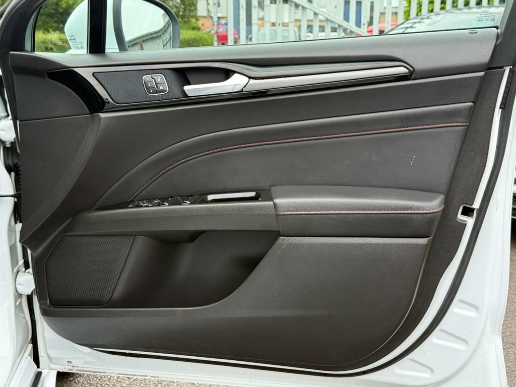 Ford Mondeo Hatchback White #37