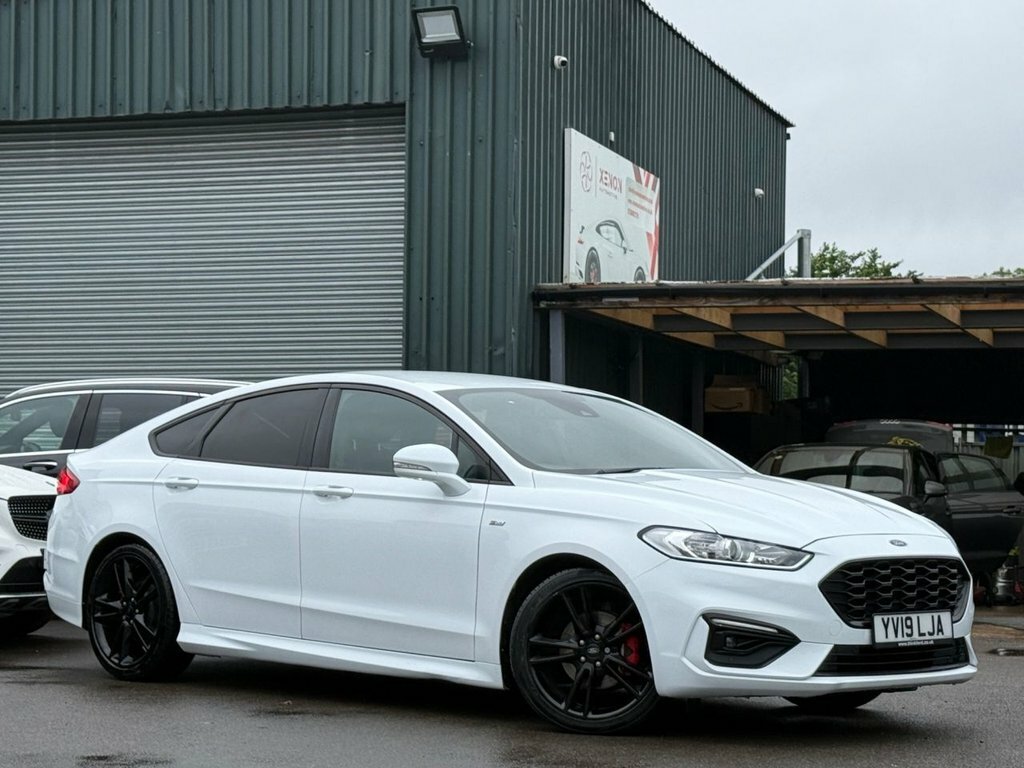 Ford Mondeo Hatchback White #15