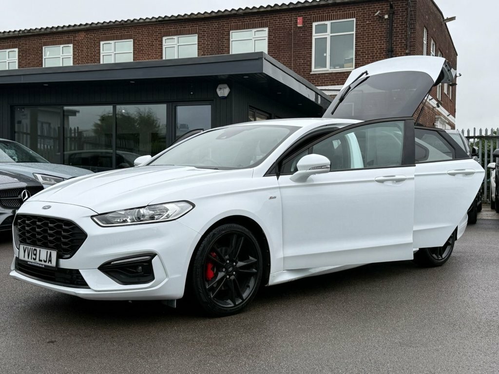 Ford Mondeo Hatchback White #9