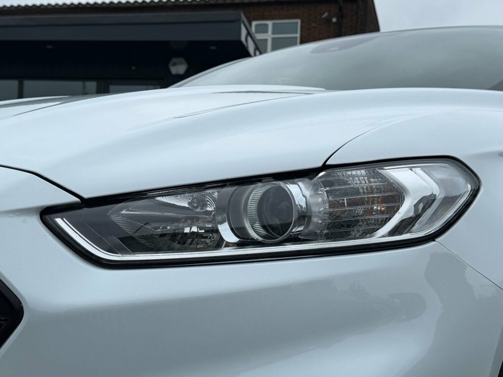 Ford Mondeo Hatchback White #27