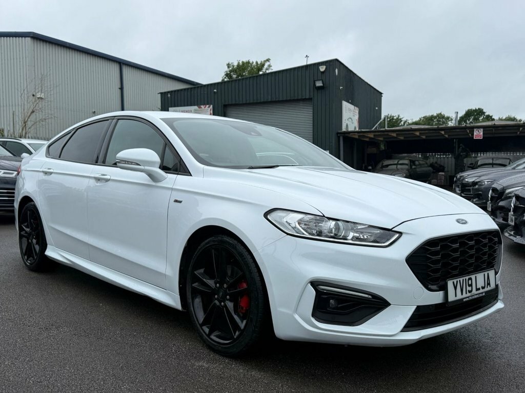 Ford Mondeo Hatchback White #17