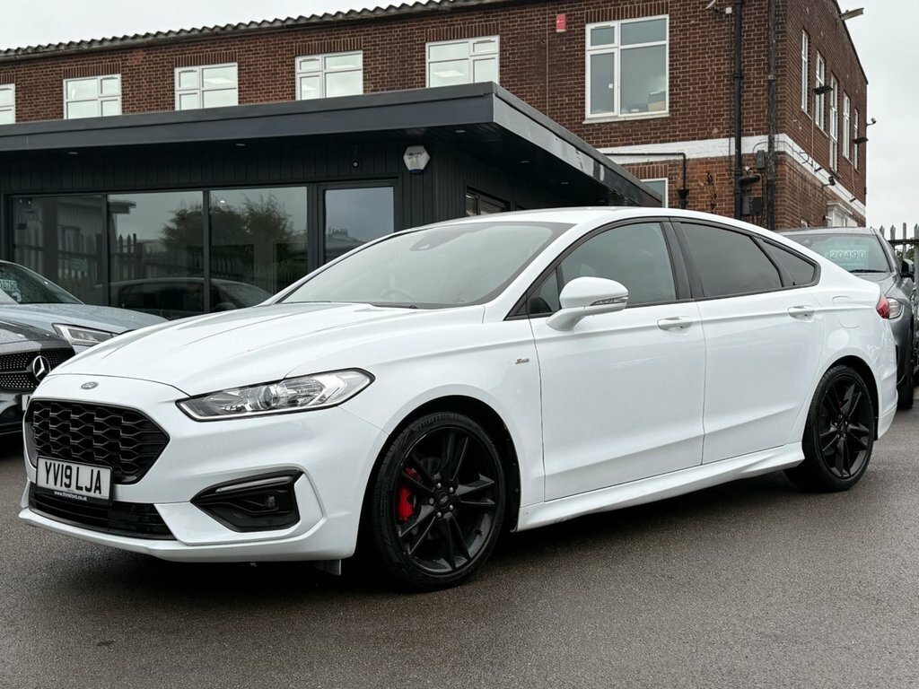 Ford Mondeo Hatchback White #18