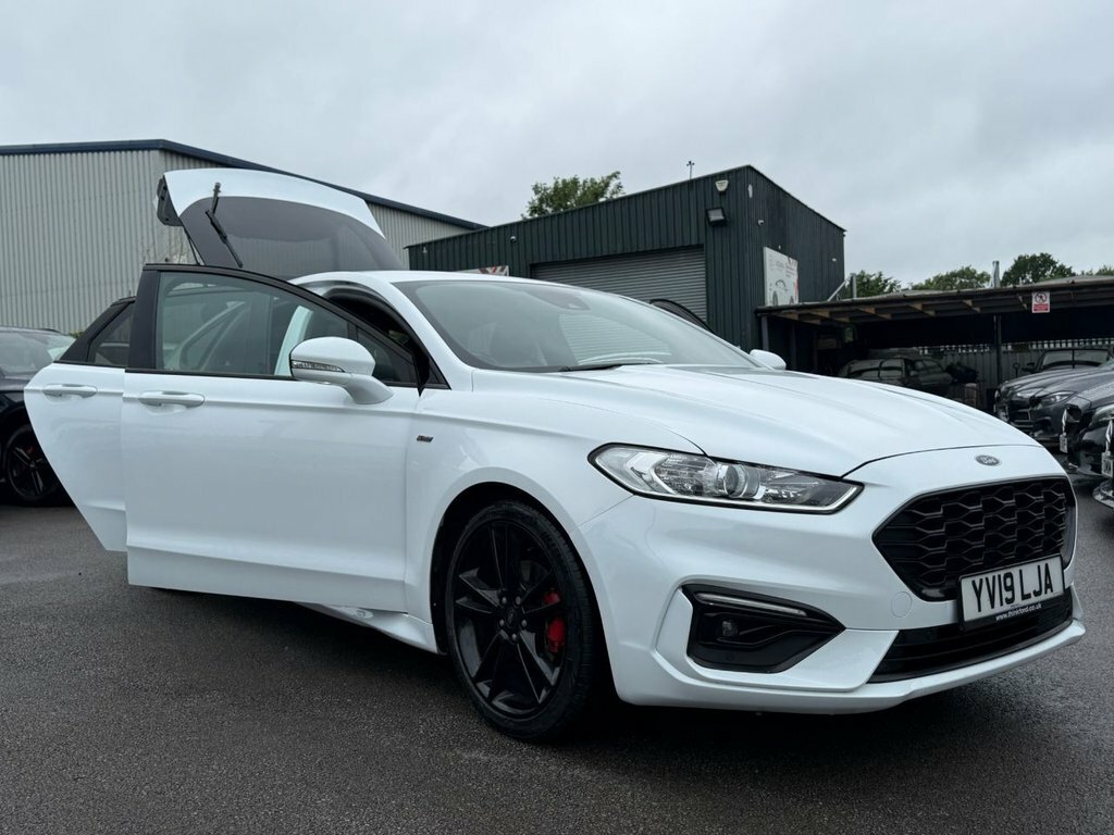 Ford Mondeo Hatchback White #20
