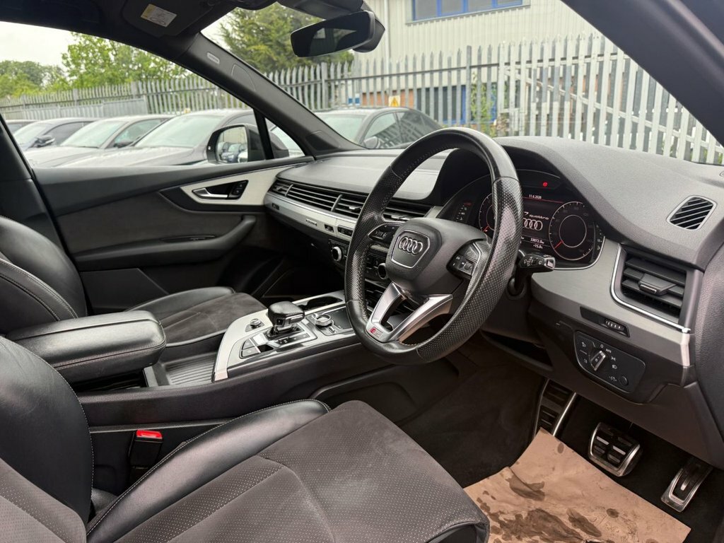Audi Q7 3L S Line Black #4