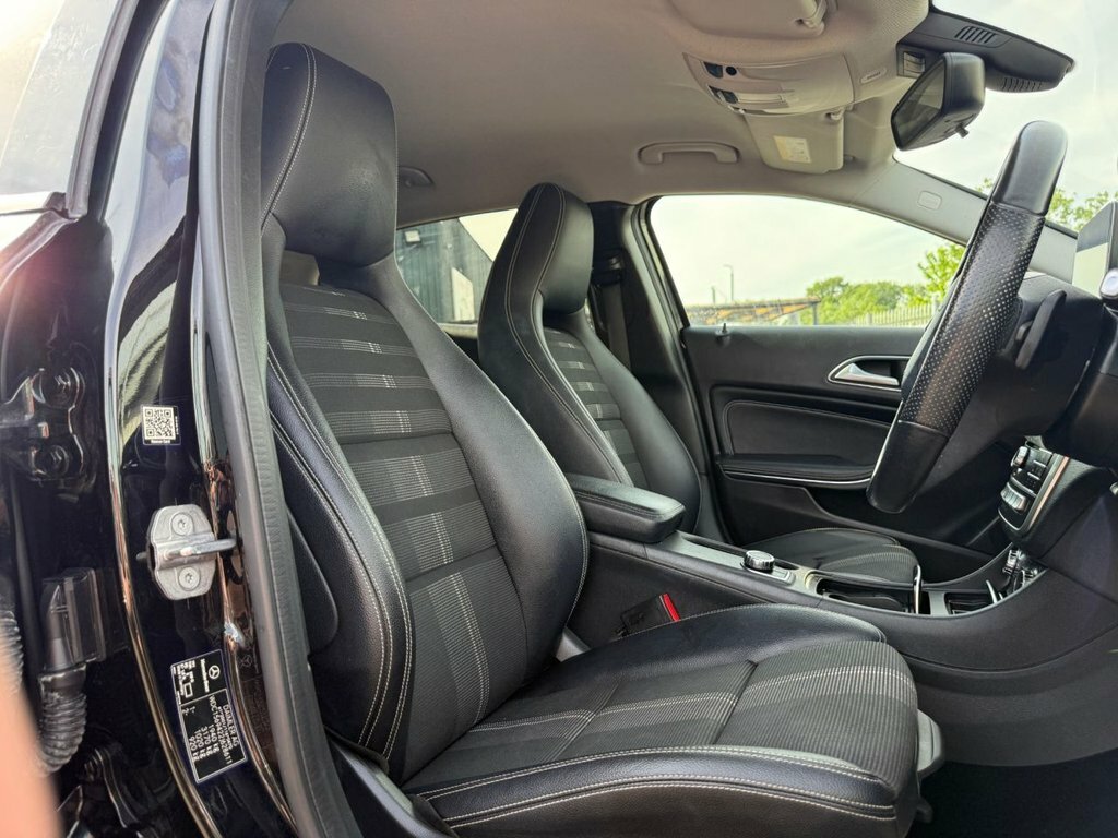 Mercedes-Benz GLA Class 1.6L Urban Edition Black #4