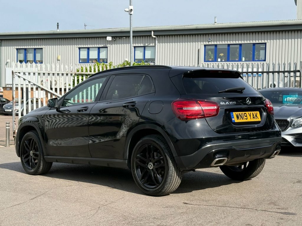 Mercedes-Benz GLA Class 1.6L Urban Edition Black #3