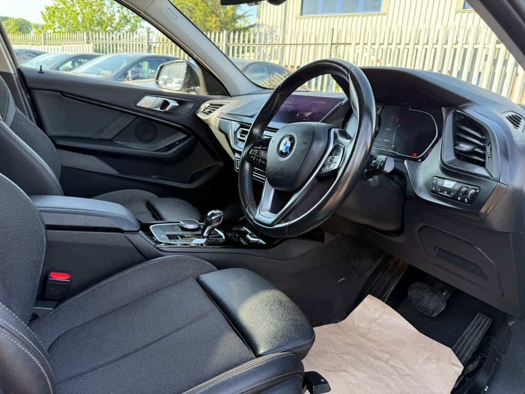 BMW 1 Series 1.5L Sport Black #4