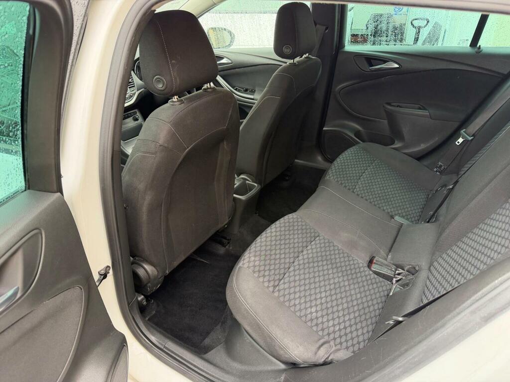 Vauxhall Astra 1.6 Cdti Blueinjection Design Sports Tourer Euro 6 EU69BHL White #5