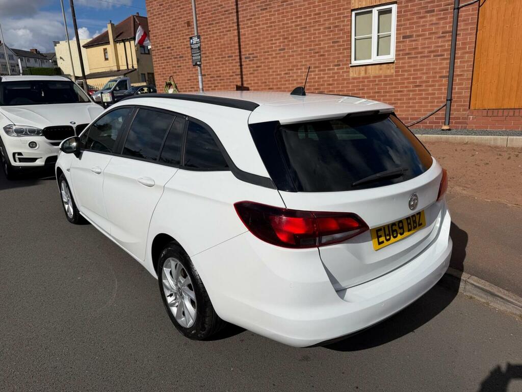 Vauxhall Astra 1.6 Cdti Blueinjection Design Sports Tourer Euro 6 EU69BBZ White #2