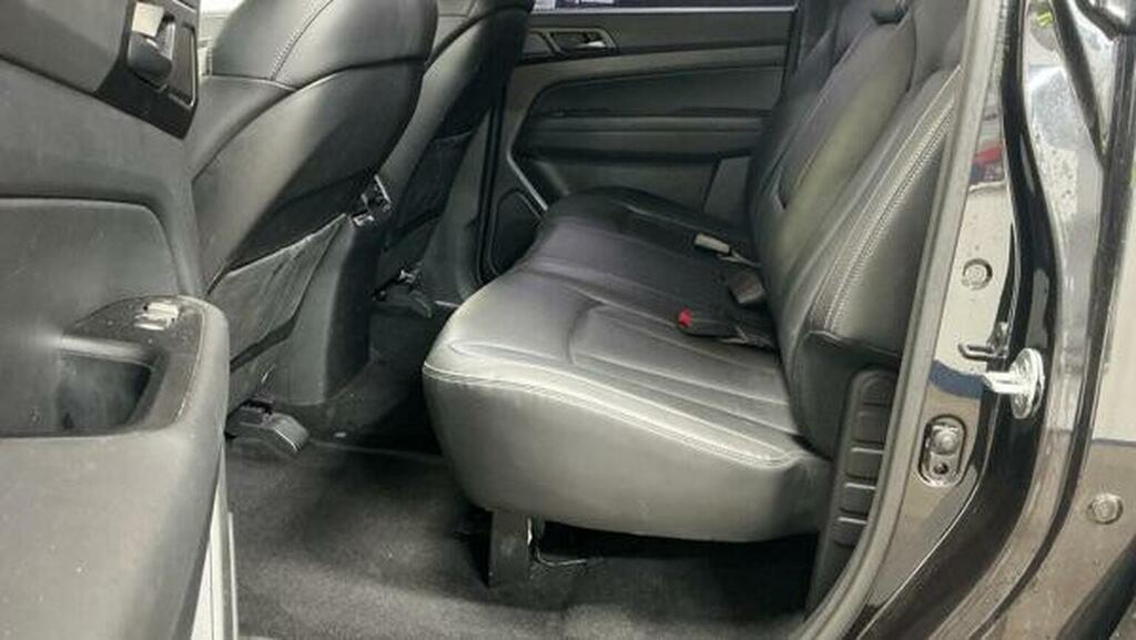 SsangYong Musso Pickup White #9