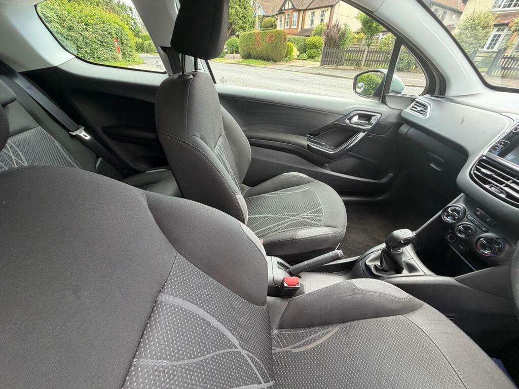 Peugeot 208 Active White #15