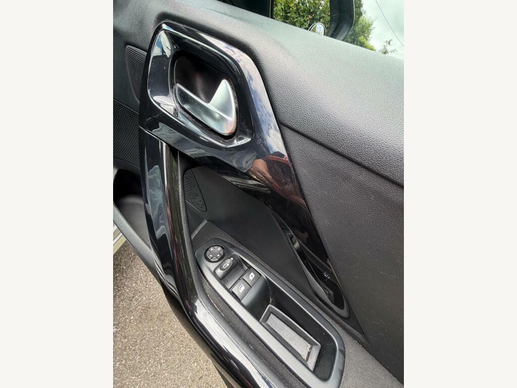 Peugeot 208 Active White #18