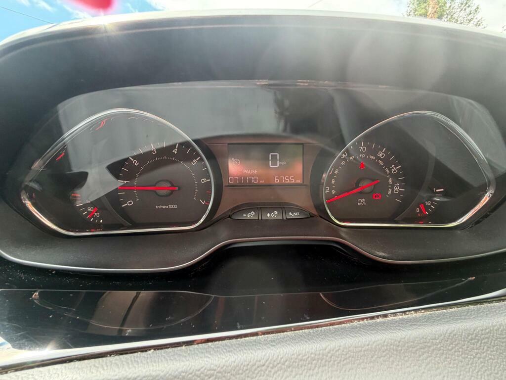 Peugeot 208 Active White #20