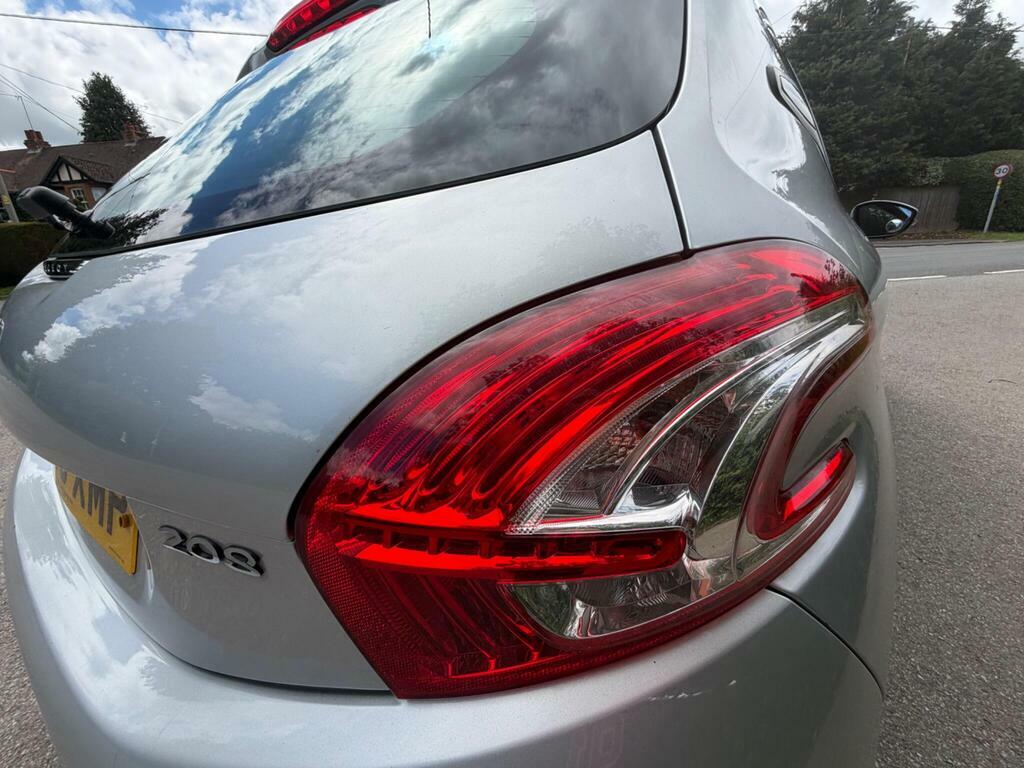 Peugeot 208 Active White #9