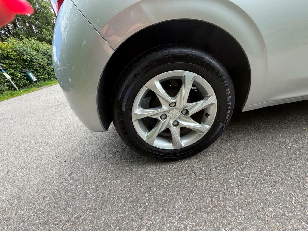Peugeot 208 Active White #11
