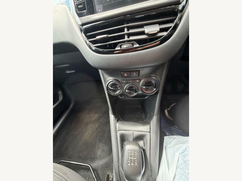 Peugeot 208 Active White #17