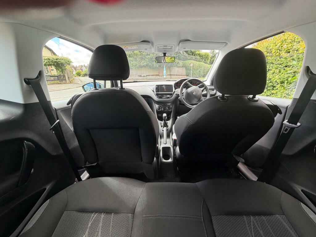 Peugeot 208 Active White #8