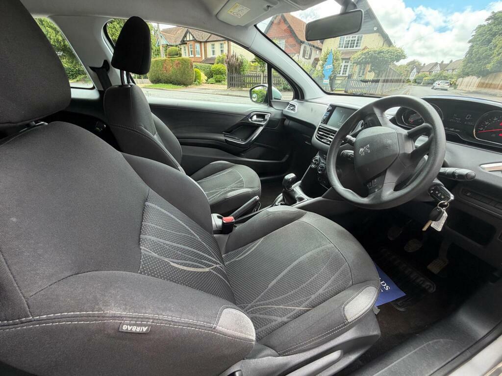 Peugeot 208 Active White #13